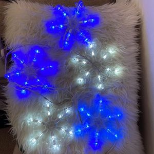 LED snowflake light set-5 ct, 65” strand, indoor/outdoor use, snowflakes are 8”
